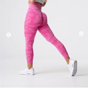 Bubble Gum Pink Camo Seamless Leggings